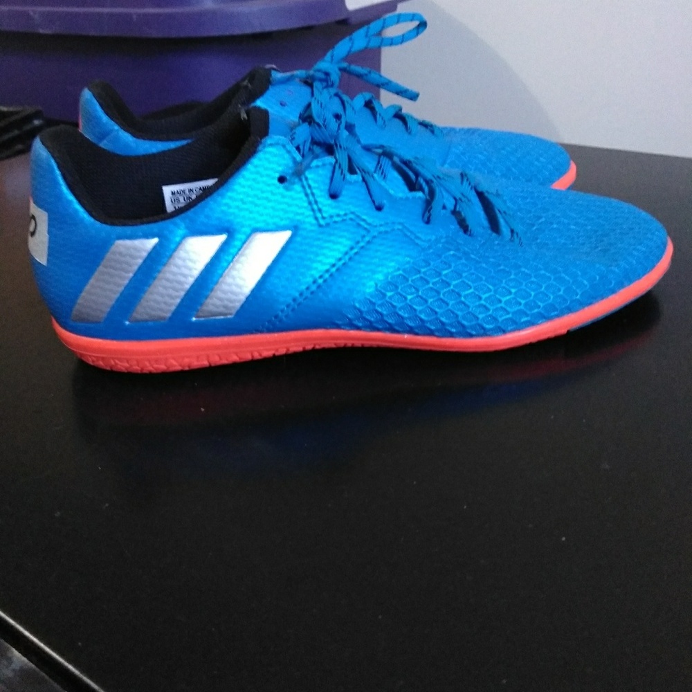 Adidas Messi Size 3.5 Men's (5.5 Women's)